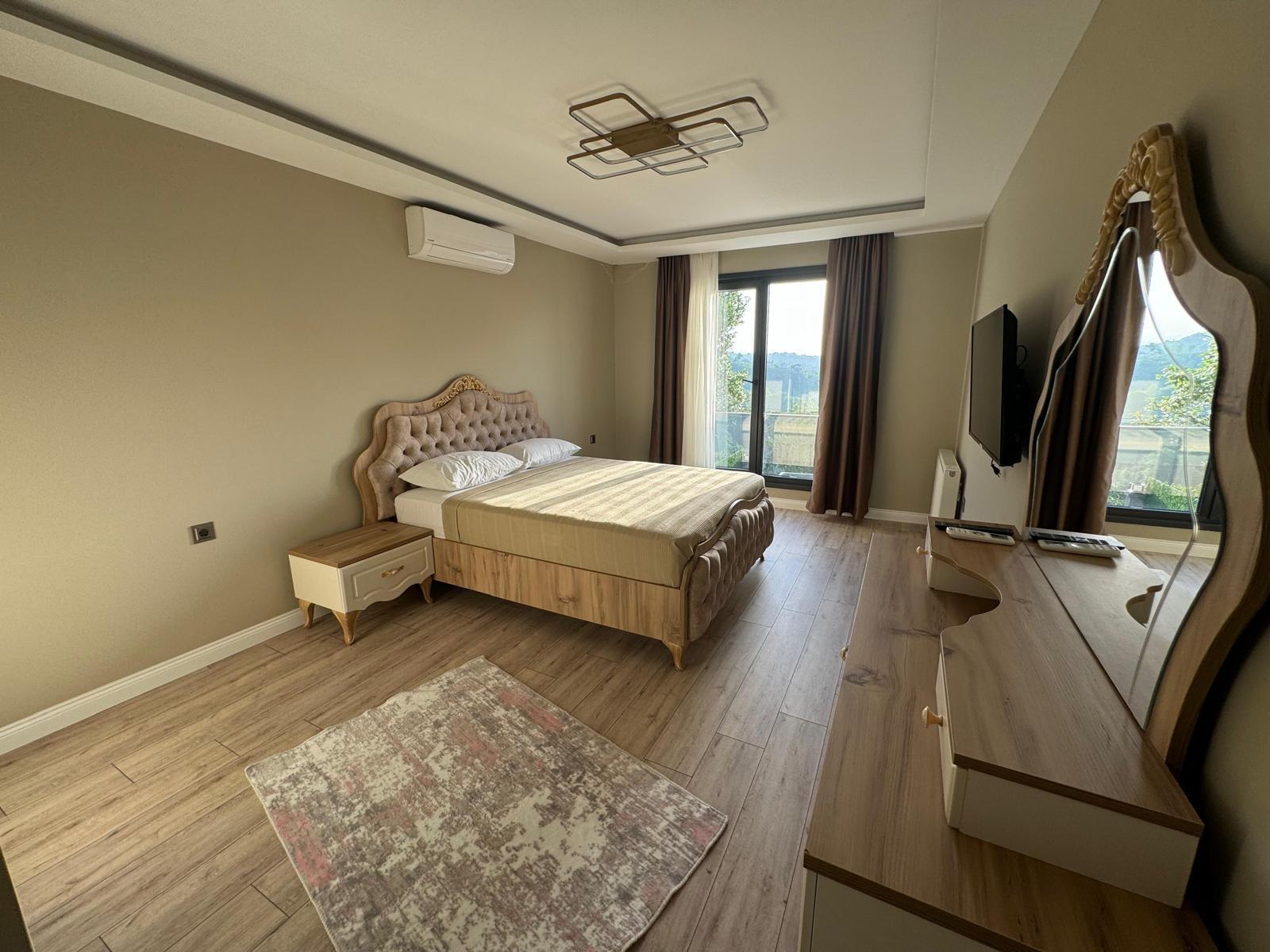 ARAKLI HÜRRİYET MAHALLESİNDE HAVUZLU LÜKS SATILIK VİLLALAR